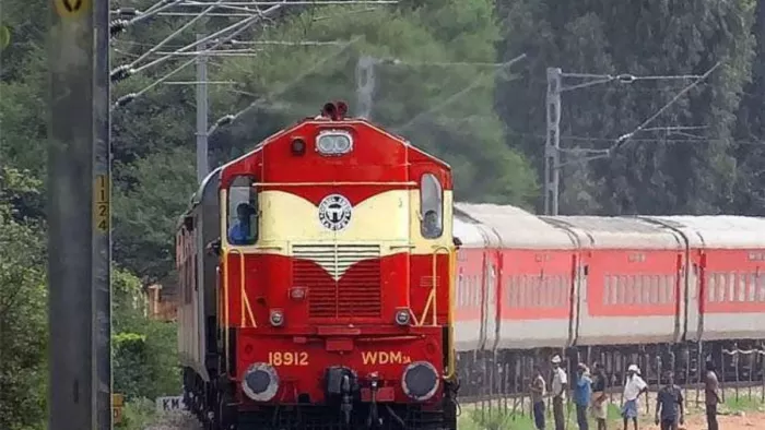 भारतीय रेलवे प्रणाली में, आरक्षित टिकटों के लिए आम तौर पर तीन प्रकार की प्रतीक्षा सूची होती है।