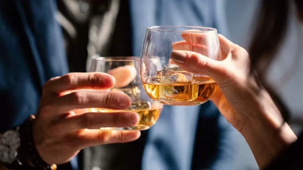 Alcohol And Its Effects: महिलाओं को कैसे प्रभावित करती है शराब? जानें क्या  है शरीर में इससे होने वाले बदलाव - alcohol affects women differently than  men know what happens inside your