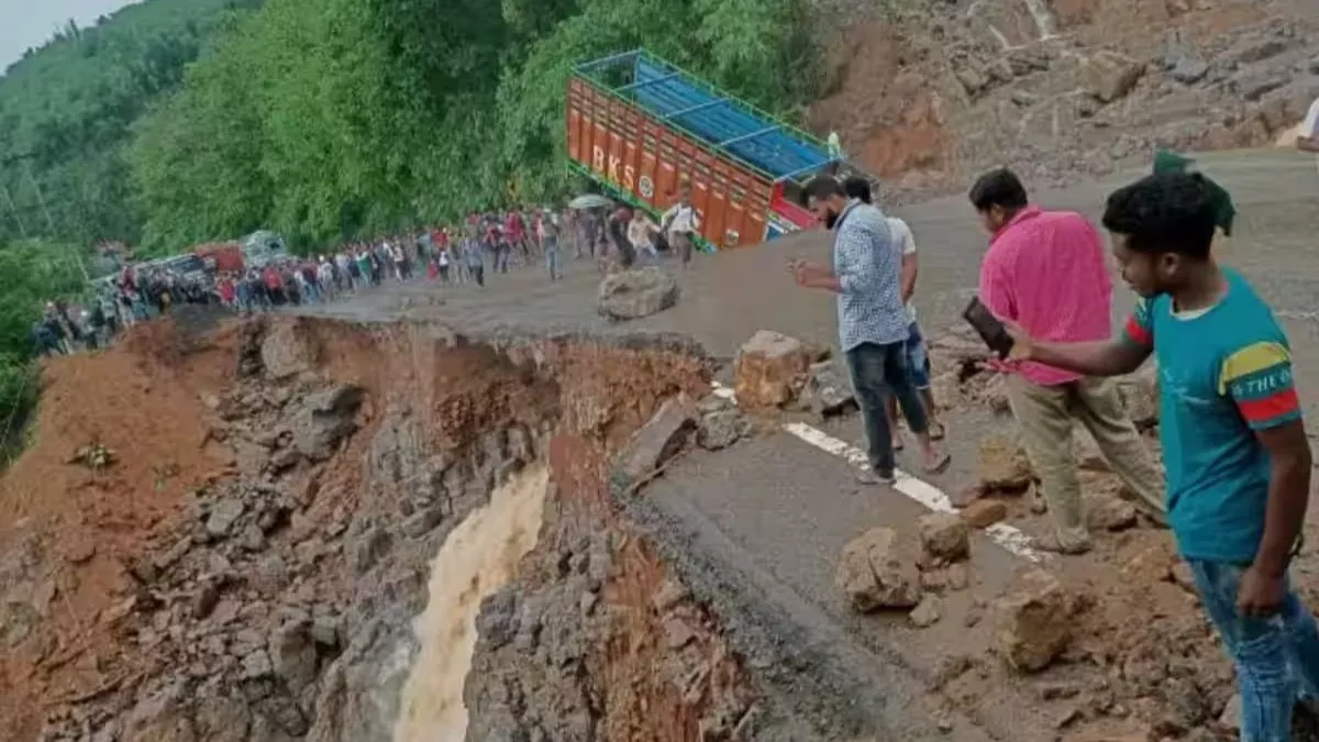 Landslide in Mizoram: भारी बारिश के कारण मिजोरम को शेष भारत से जोड़ने वाले NH-6 पर भारी भूस्खलन, रास्ता जाम