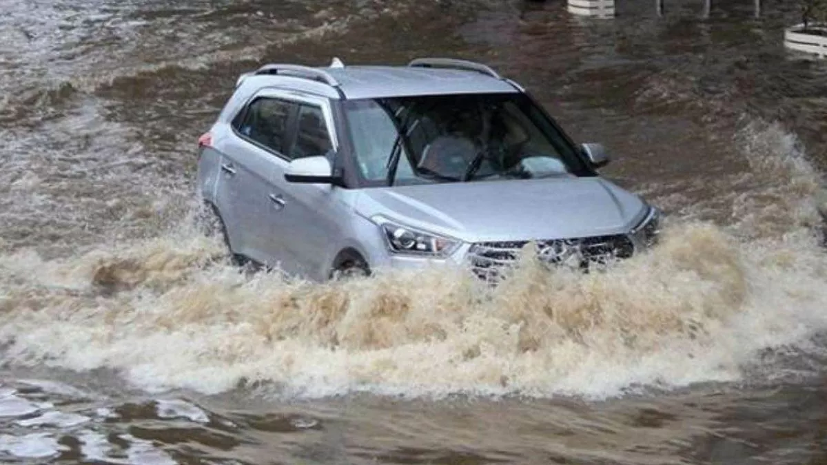 घर के न घाट के? कहीं बारिश में फंस गई कार तो करें ये काम, आसानी से हो जाएगा परेशानी का समाधान