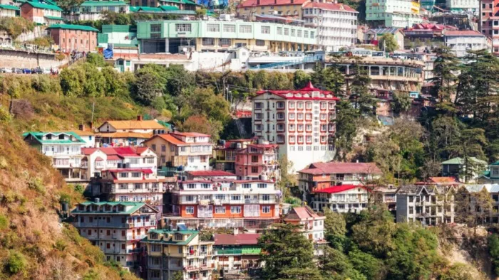 शांति से बिताना चाहते हैं छुट्टियां, तो इन भीड़भाड़ वाले पर्यटन स्थलों से बनाएं दूरी