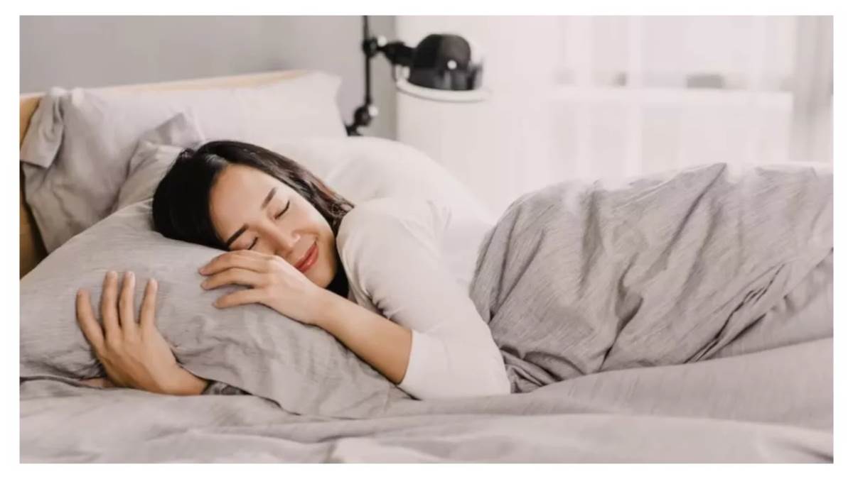 Vastu Tips इन चीजों को सिरहाने पर रखकर सोने से अच्छी रहेगी सेहत, खुल