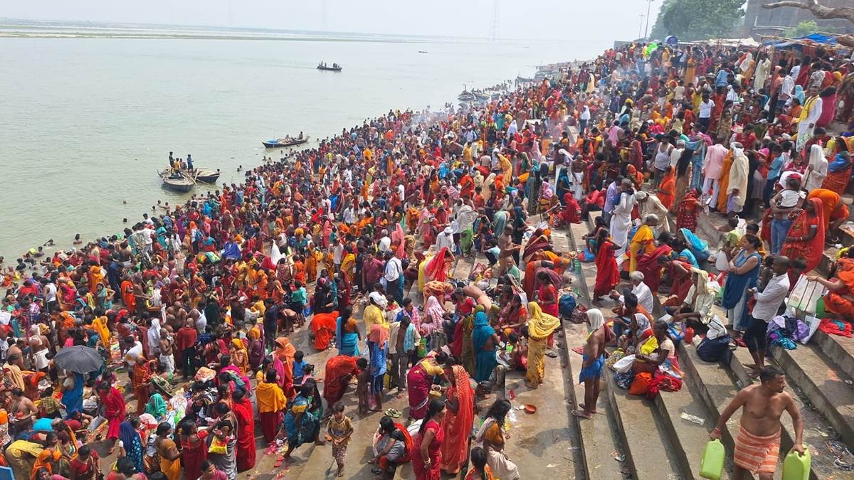 Patna News: बाढ़ में गंगा दशहरा पर डूबी श्रद्धालुओं से भरी नाव, मची  चीख-पुकार; बचाव कार्य के लिए पहुंची टीम - Patna News Boat filled with  passengers drowns on Ganga Dussehra in