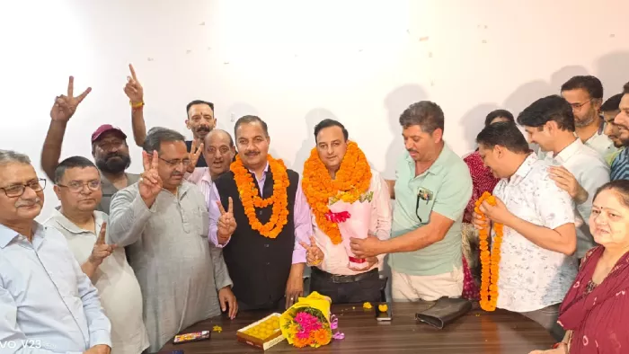 भाजपा के कमल गौतम निर्विरोध अध्यक्ष चुने गए