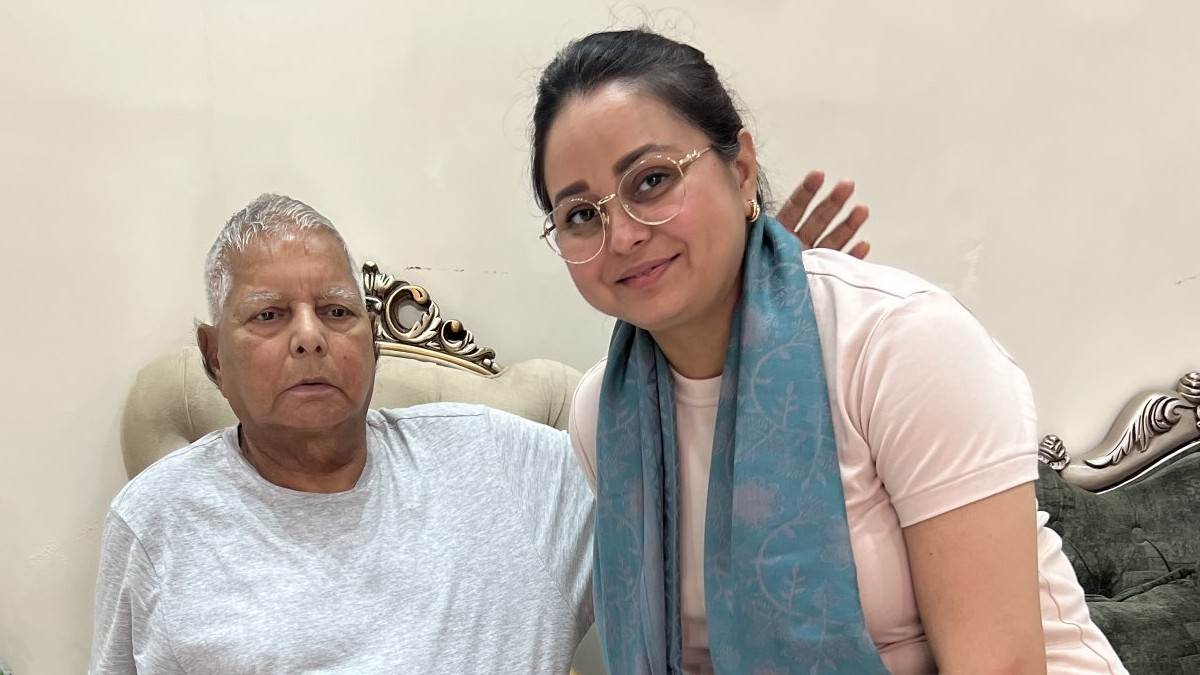 https://www.jagranimages.com/images/newimg/16062024/16_06_2024-lalu_rohini_fathers_day_2024_23740495.jpg