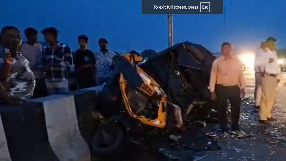 maharashtra horrific road accident in nagpur bus and rickshaw collide two soldiers killed seven injured