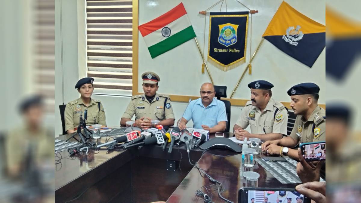https://www.jagranimages.com/images/newimg/16062024/16_06_2024-police_sirmaur_23740075.jpg