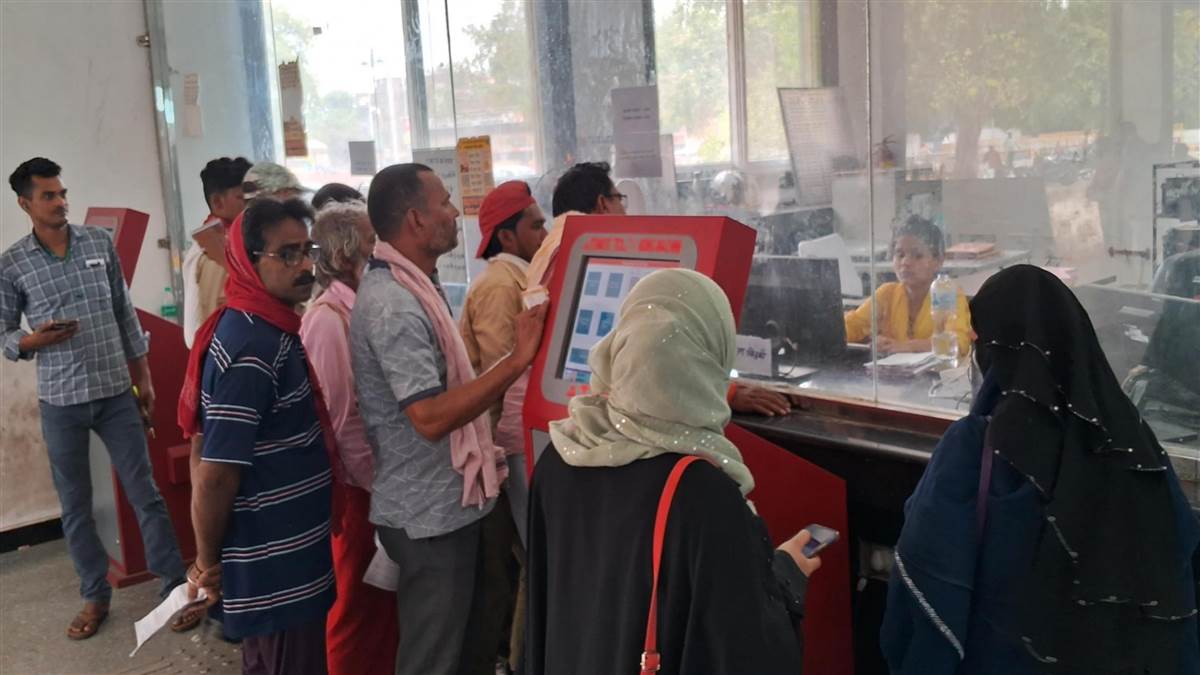 indian railway irctc train ticket shortage seats in trains going towards mumbai delhi surat pune are full