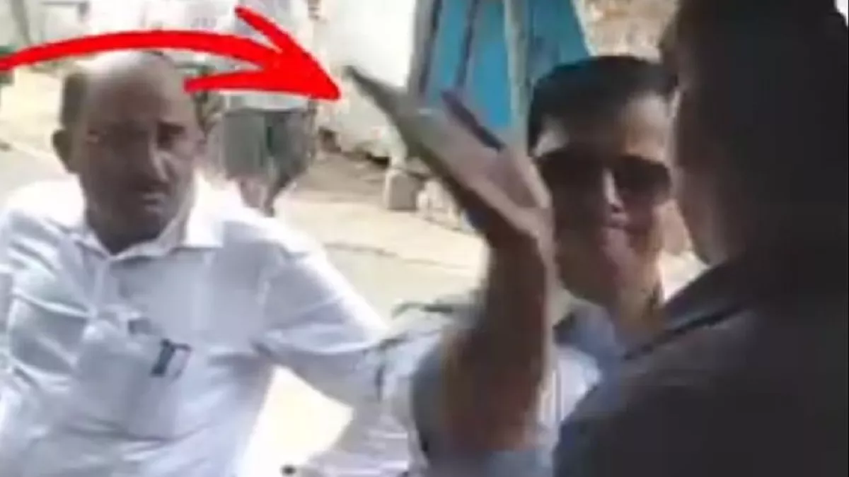 दुकानदार को थप्पड़ मारना तहसीलदार को पड़ा भारी, VIDEO वायरल होने के बाद हुआ ट्रांसफर