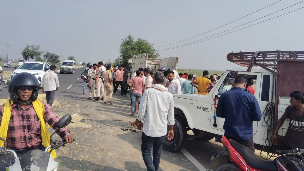 Bihar News: बिहार में दर्दनाक सड़क हादसा, टायर फटने से पिकअप वैन पलटी; दो महिलाओं सहित पांच की मौत