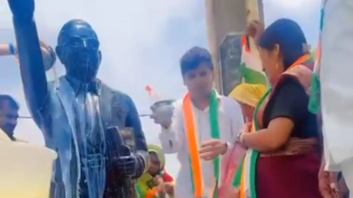 Bihar: बाबा साहेब की मूर्ति का कल डिप्टी CM ने किया था अनावरण, इधर कांग्रेस कार्यकर्ताओं उसे दूध से धोया