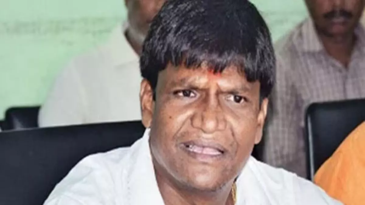 सांसद की होने वाली थी नुक्कड़ सभा, हैवी ब्लास्टिंग के दौरान पत्थर उड़कर मैदान में गिरा; मची भगदड़