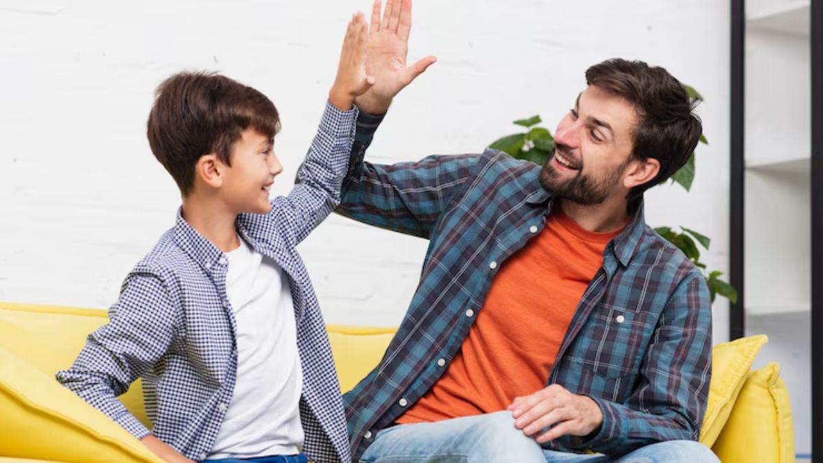 https://www.jagranimages.com/images/newimg/16062025/16_06_2025-father_son_bond_23965125.jpg