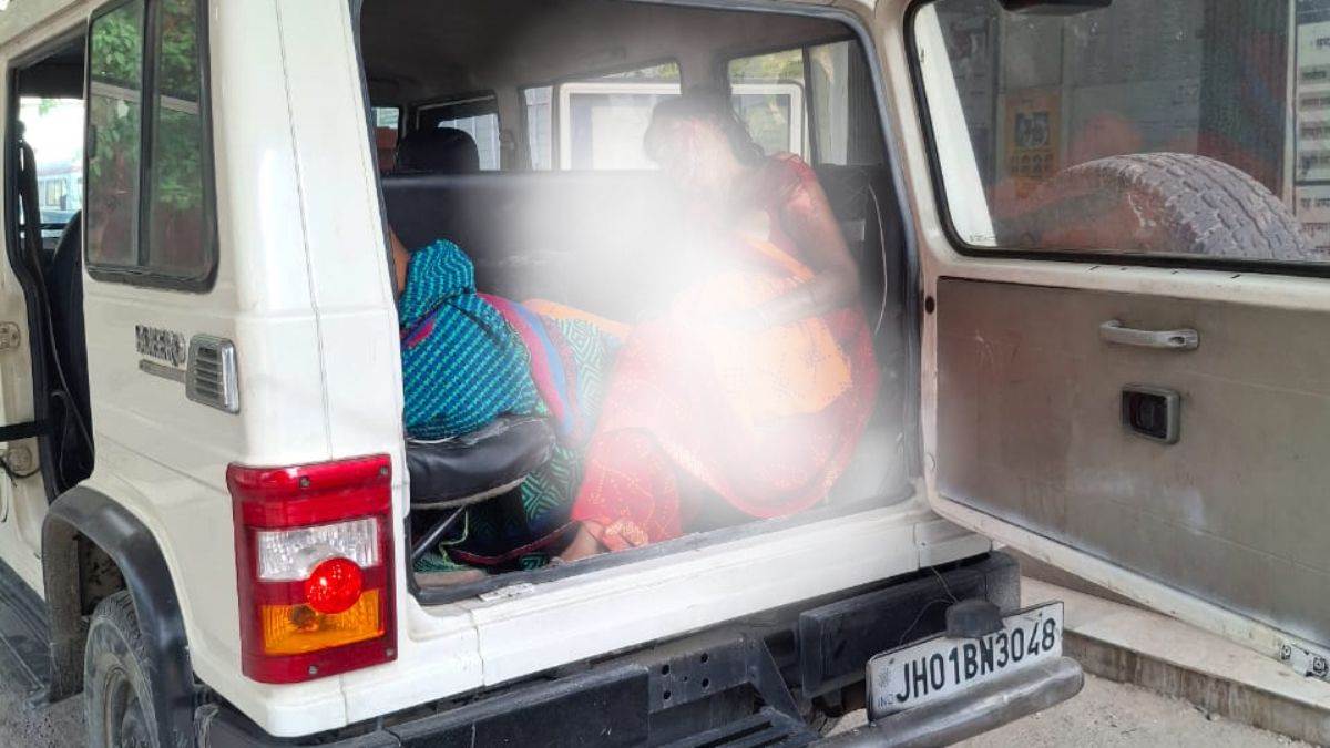 saran road accident pickup overturns four dead in nayagaon
