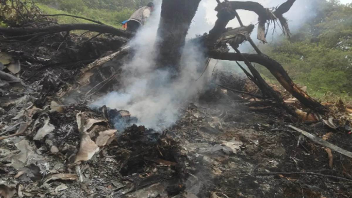 https://www.jagranimages.com/images/newimg/16062025/16_06_2025-helicopter_crash_23965212.jpg