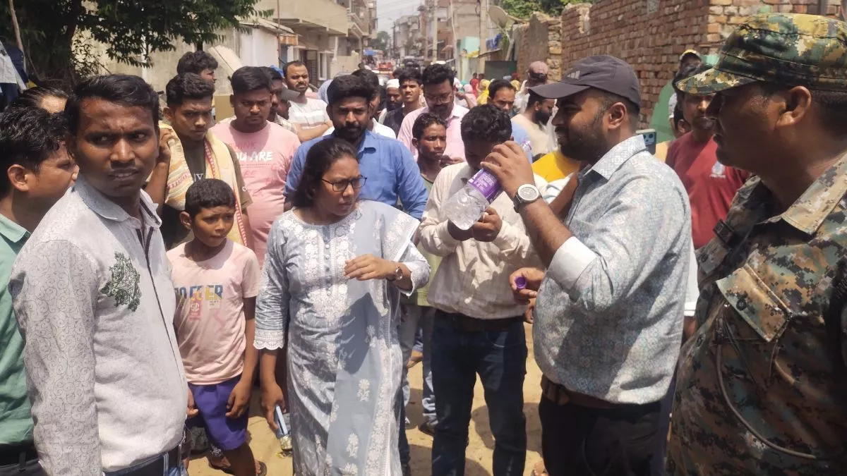 झारखंड में इस जगह पर अचानक चलने लगा बुलडोजर, लोग करते रहे विरोध; लेकिन ढहा दिए घर