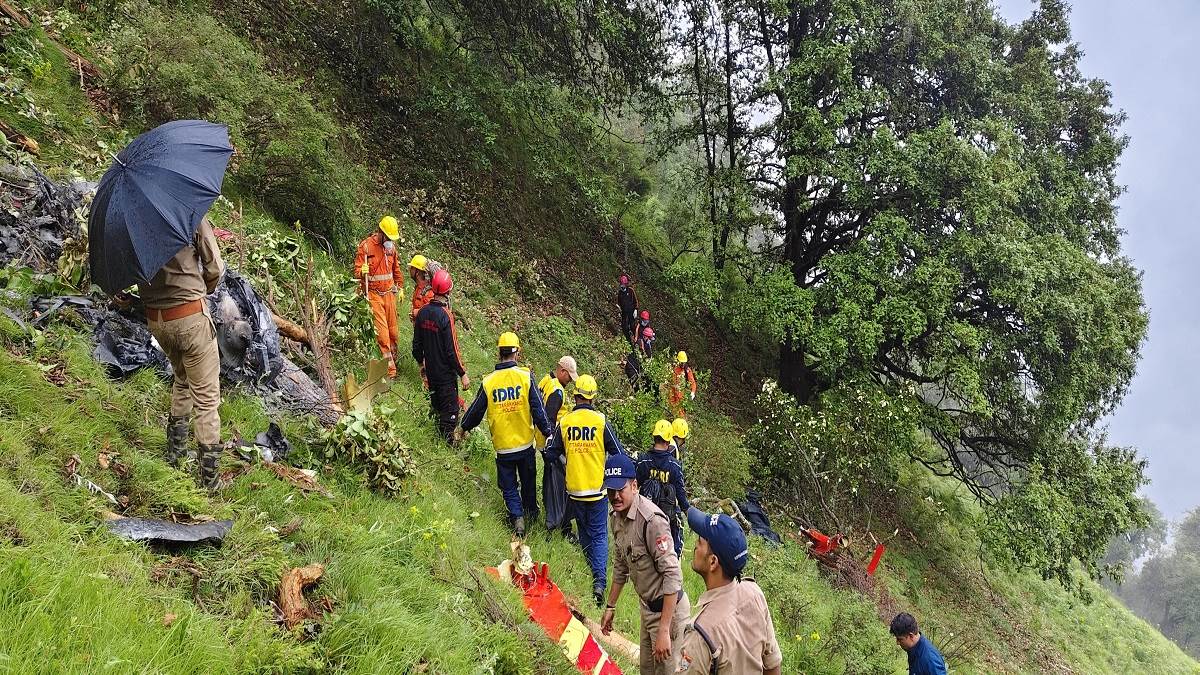 https://www.jagranimages.com/images/newimg/16062025/16_06_2025-kedarnath_helicopter_crash_23965103.jpg
