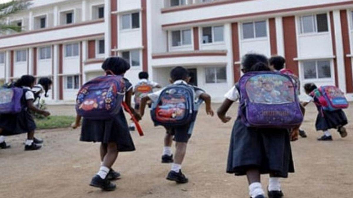 https://www.jagranimages.com/images/newimg/16062025/16_06_2025-school_4_23965573.jpg