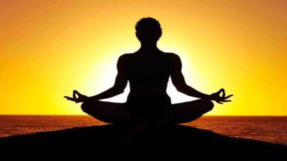 https://www.jagranimages.com/images/newimg/16062025/16_06_2025-yoga_23965640.jpg
