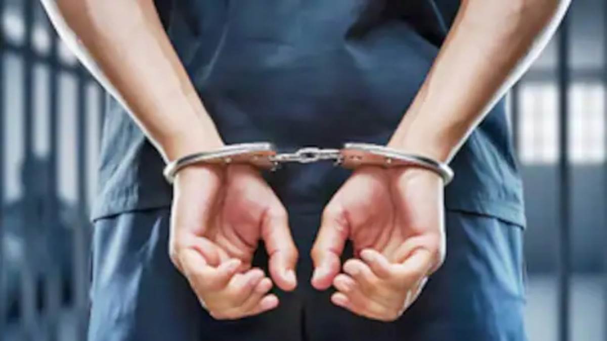 https://www.jagranimages.com/images/newimg/16062025/16_06_2025-youtuber_arrested_23965036.jpg