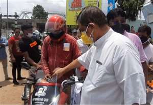 पेट्रोल और डीजल की बढ़ती कीमत के प्रतिवाद में कांग्रेस का विरोध प्रदर्शन