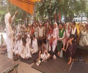 इशरा करने की बात को झूठा बताते हुए पूर्व मंत्री मनीष ग्रोवर माफी मांगने से कर चुके हैं इन्कार