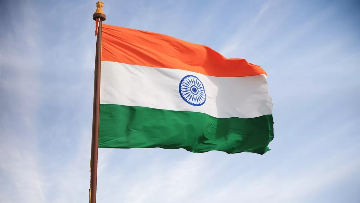 हर-घर तिरंगा अभियान के तहत गर्व से फहराया जाएगा राष्ट्रीय ध्वज, इन नियमों  का रखें ध्यान - National flag will be hoisted proudly under Har Ghar tiranga  campaign