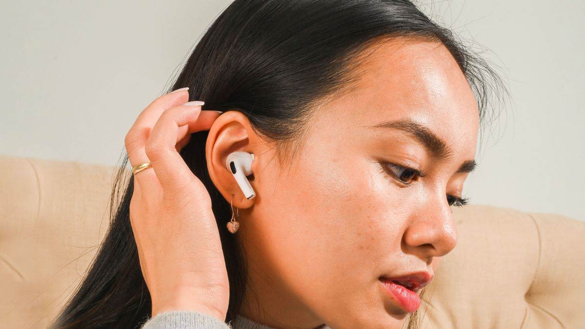 https://www.jagranimages.com/images/newimg/16072023/16_07_2023-apple_airpods_pro_discount1_23473239.jpg