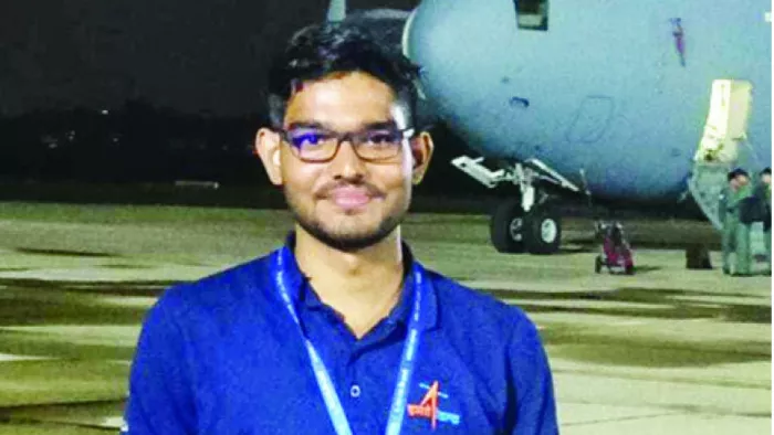 Odisha News: चंद्रयान-3 मिशन से जुड़कर सुर्खियों में आए ओडिशा के शुभाशीष सामल, परिवार को लोग दे रहे बधाई