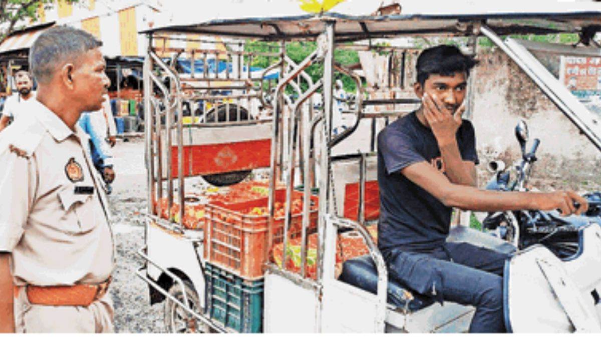 https://www.jagranimages.com/images/newimg/16072023/16_07_2023-tomato_smuggling_23472938.jpg
