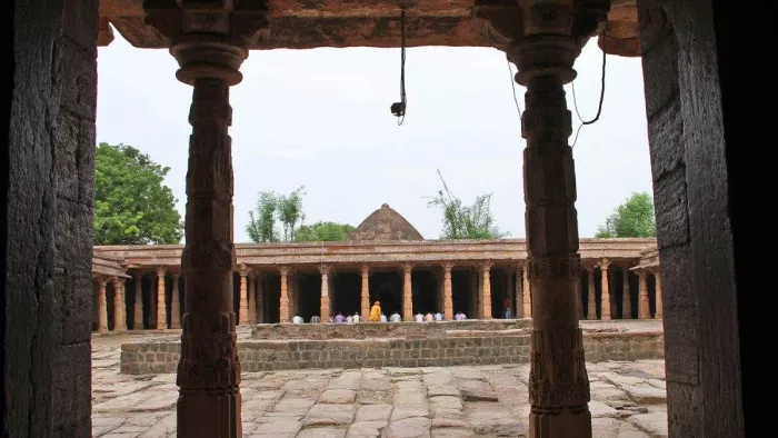 एएसआई ने धार के भोजशाला की अपनी सर्वे रिपोर्ट सोमवार को मध्य प्रदेश हाईकोर्ट को सौंप दी।
