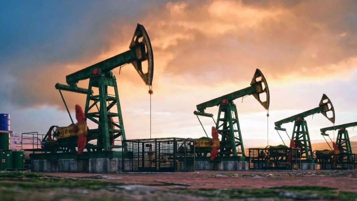 https://www.jagranimages.com/images/newimg/16072024/16_07_2024-crude_oil_23759205.jpg