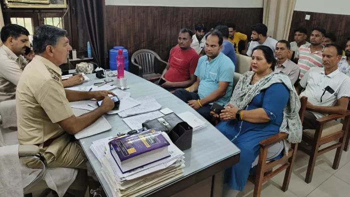 डीएसपी उमेद सिंह ने डीजे संचालकों और पार्षदों को दिए निर्देश।