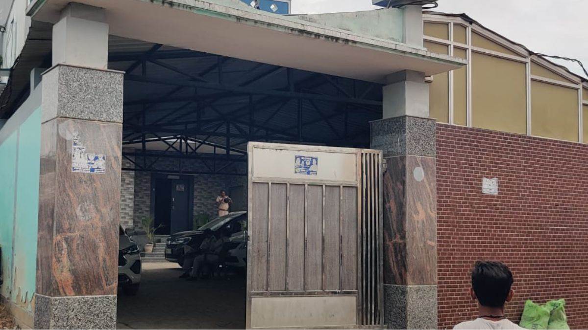 bihar news ed raids former mla gulab yadav patna and pune premises family not found at madhubani residence