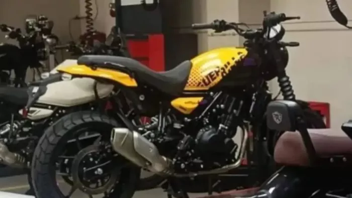 Royal Enfield Guerrilla 450 की ये तस्वीर सोशल मीडिया पर वायरल है।