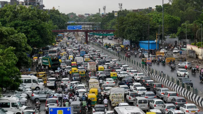 राजधानी दिल्ली समेत एनसीआर में सोमवार की तरह आज भी हल्की बारिश हो सकती है।
