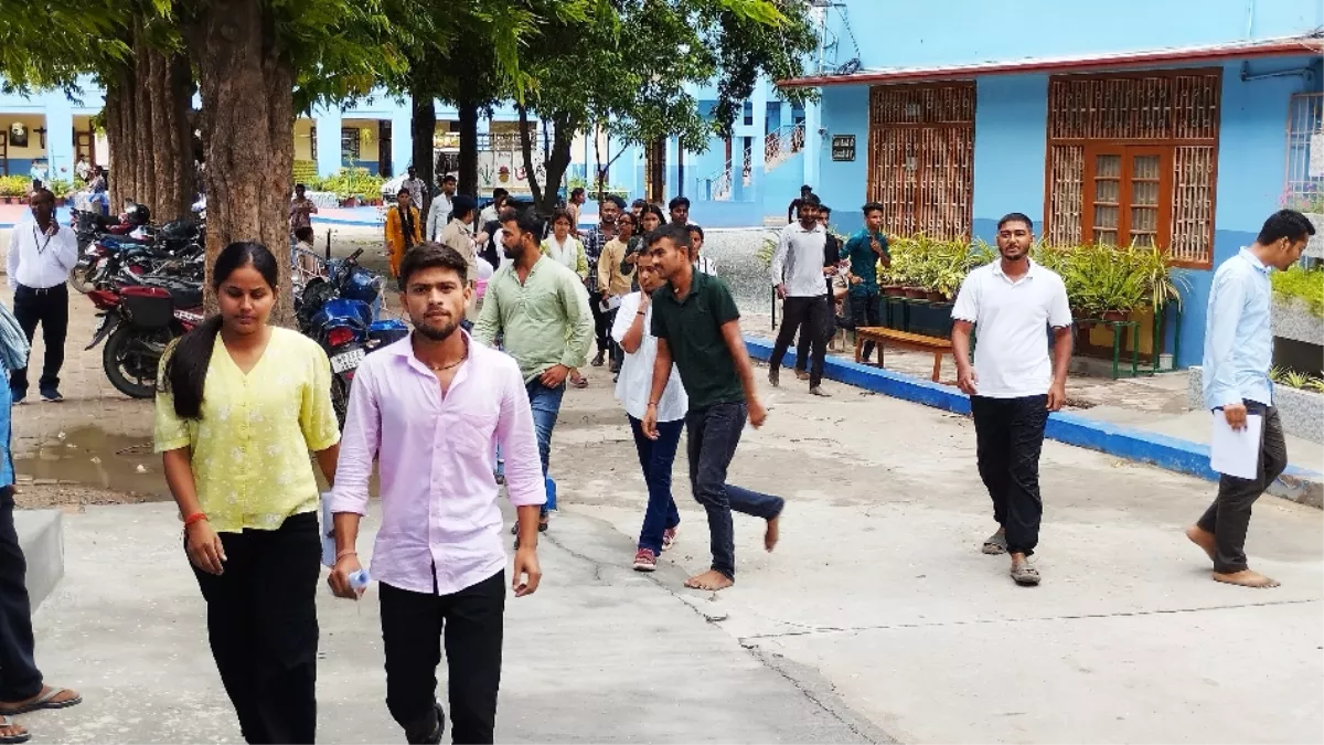 Constable Recruitment Exam: रीजनिंग और करंट अफेयर्स के प्रश्नों में उलझे रहे अभ्यर्थी