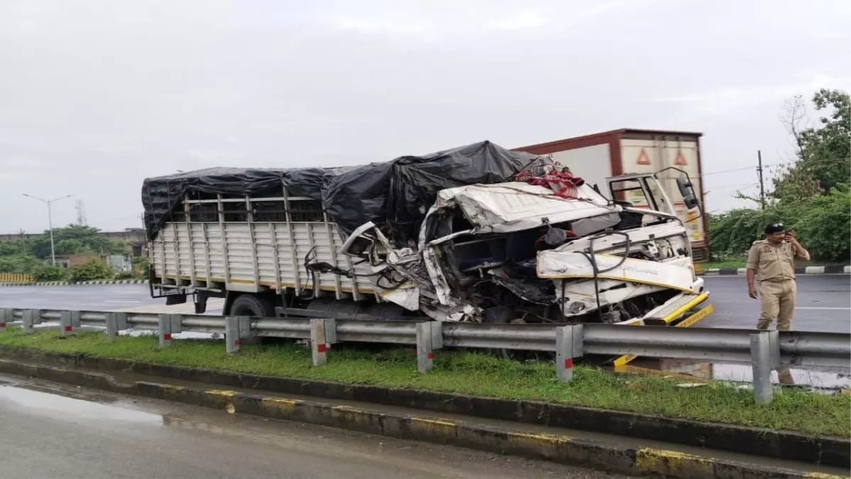 Bhadohi Accident: कंटेनर में भिड़ा शामली जिले का आम लदा मिनी ट्रक, चालक की मौत; दो घायल