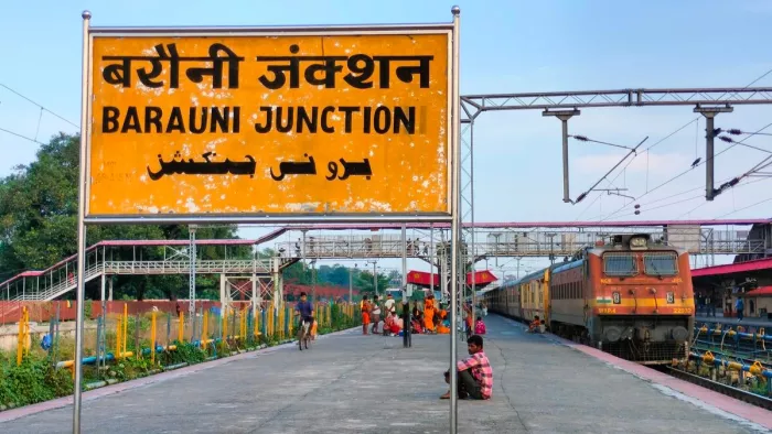 आधी सदी की मांग हुई पूरी, खुशी में बांटे गये लड्डू