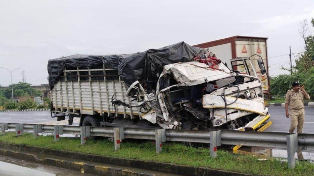 mango truck accident in bhadohi driver dead helper injured