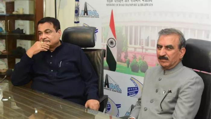 दिल्ली में केंद्रीय मंत्री नितिन गडकरी से मुलाकात के दौरान सीएम सुक्खू।