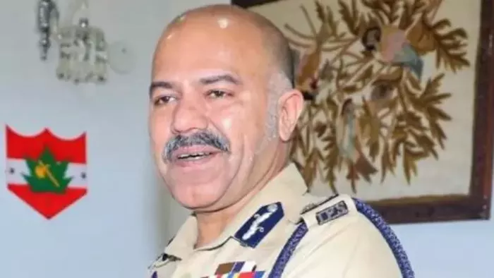 डीजीपी नलिन प्रभात ने अखनूर पुलिस थाने के पुलिसकर्मियों को सम्मानित किया।
