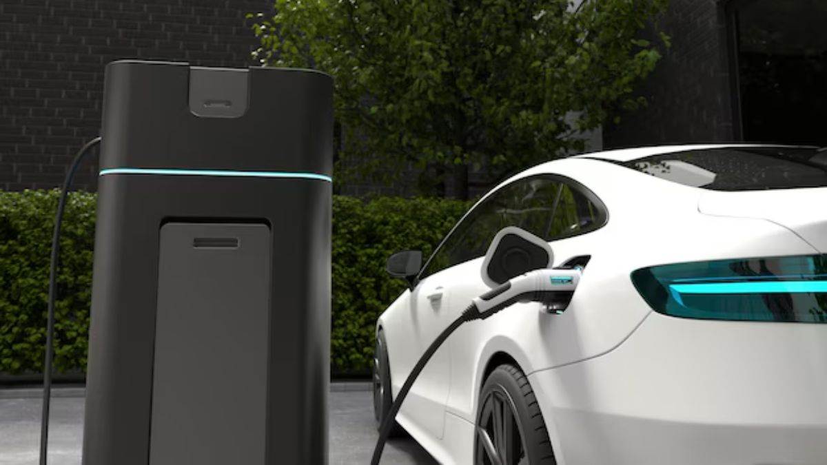 https://www.jagranimages.com/images/newimg/16072025/16_07_2025-electric_cars_sale_23986172.jpg