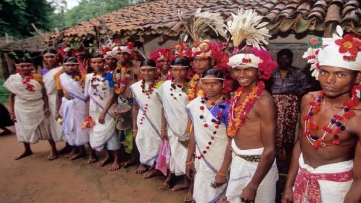 gujarat 300 tribal families return home after ministers intervention