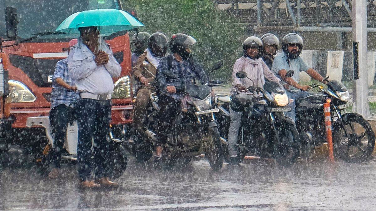 https://www.jagranimages.com/images/newimg/16072025/16_07_2025-gurugram_rain_23985661.jpg