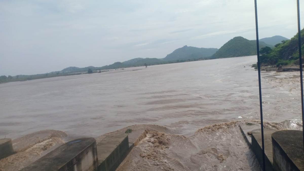 https://www.jagranimages.com/images/newimg/16072025/16_07_2025-jehanabad_river_23985790.jpg