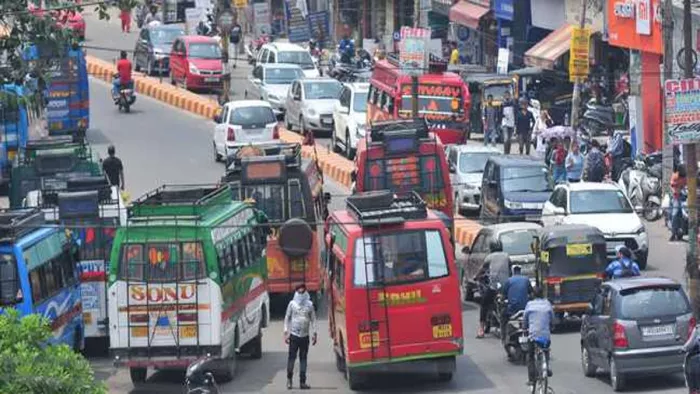 जम्मू ट्रैफिक पुलिस का सख्त रुख नियमों का उल्लंघन करने वाले यात्री वाहनों पर होगी कार्रवाई।