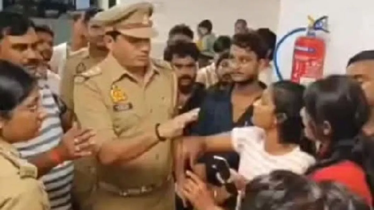 Sonbhadra News: ट्यूमर के ऑपरेशन के दौरान मीरजापुर की महिला की मौत, परिवार ने अस्पताल में की तोड़-फोड़