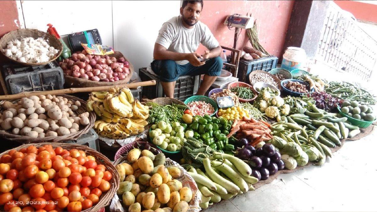 https://www.jagranimages.com/images/newimg/16072025/16_07_2025-vegitable_price_hike_23985708.jpg