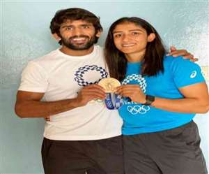 बजरंग पूनिया की पत्&zwj;नी संगीता फोगाट ने भी ओलंपिक में क्&zwj;वालिफाई करने का मन बना लिया है